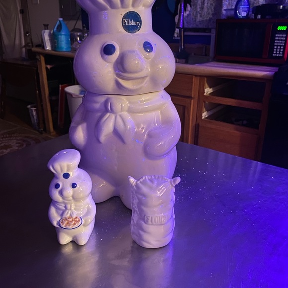 Pillsbury dough boy cookie jar with matching salt and pepper shakers - Picture 5 of 7